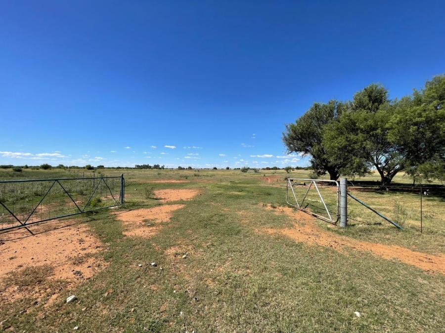 6 Bedroom Property for Sale in Bloemhof Rural North West